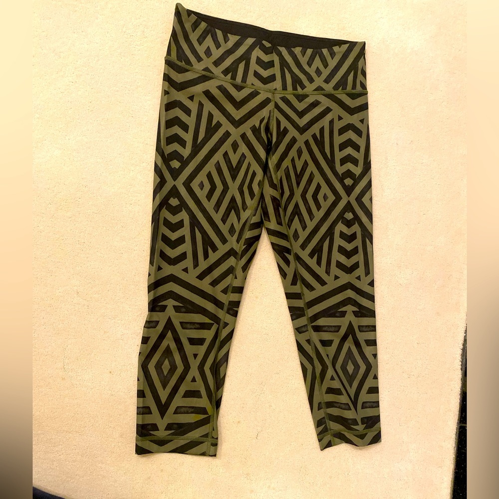 Lululemon size 8 Capri leggings